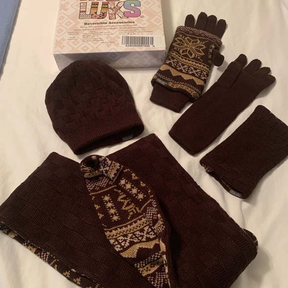 NIB Muk Luks Reversible Accessories Set - Picture 2 of 3